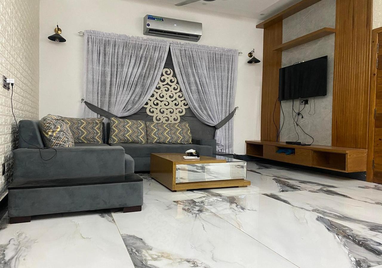 Burj Al Bahria Town Luxury Suites Lahore Exterior photo